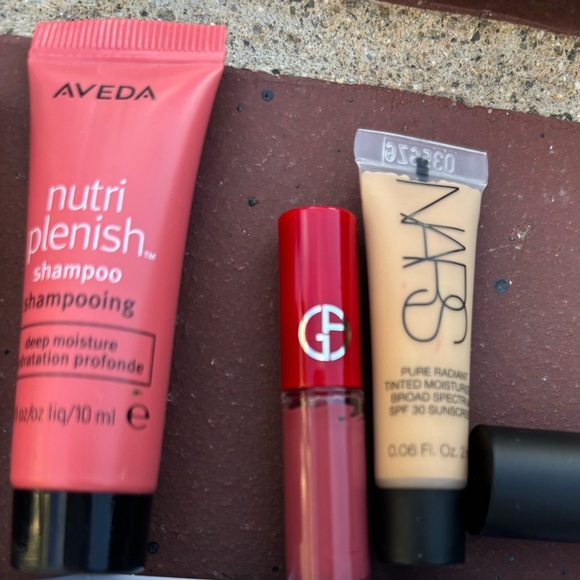 Gucci pouch and makeup kit - Picture 2 of 8